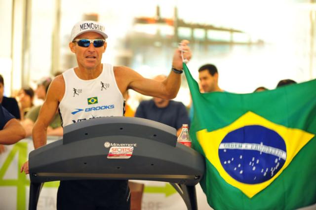 Valmir Nunes vence ultramaratona 24h em esteira disputada na Capital Jean Schwarz/ Valmir Nunes vence ultramaratona 24h em esteira disputada na Capital Jean Schwarz/