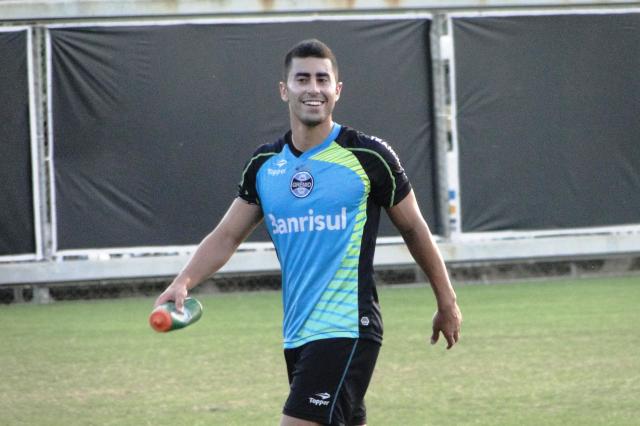 Lateral esquerdo volta ao Figueirense e critica atitude de Felipão