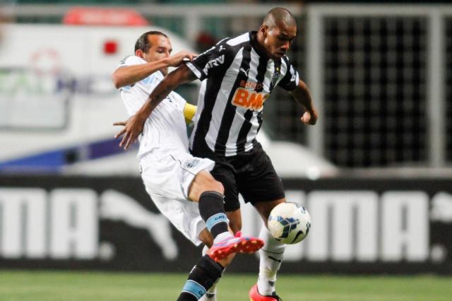 Grêmio fica fora do G-4 depois de empate com o Atlético-MG