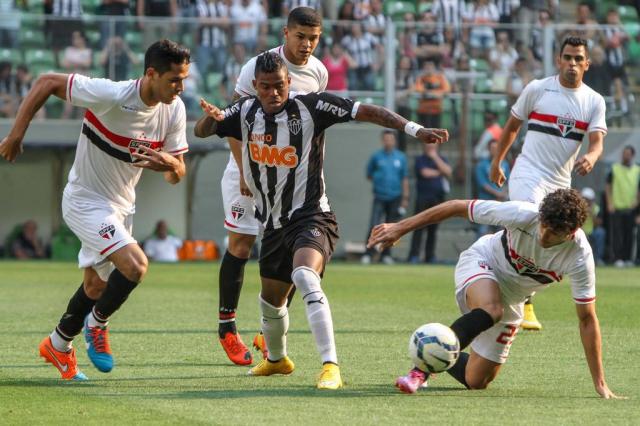 Atlético-MG vence o São Paulo por 1 a 0, tira Grêmio do G-4 e ajuda o Inter