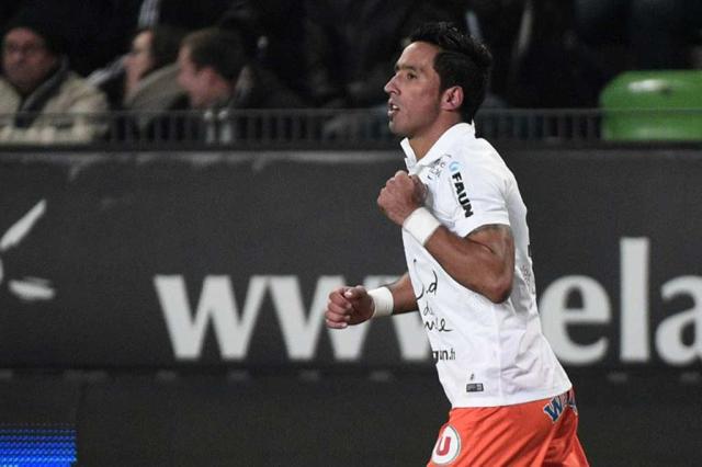 Aprovado por Luxa, Barrios esbarra em alto salário para jogar no Flamengo