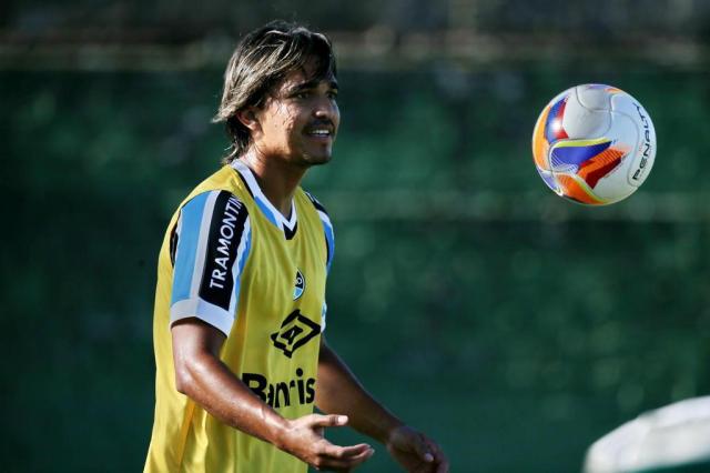 Após atraso por fuso horário, Grêmio irá oficializar saída de Moreno nesta terça