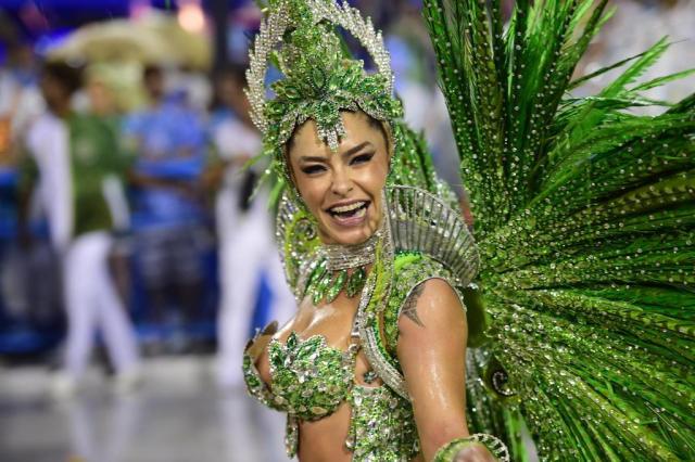 Sete coisas que marcaram a primeira noite de Carnaval do Rio Christophe Simon/AFP