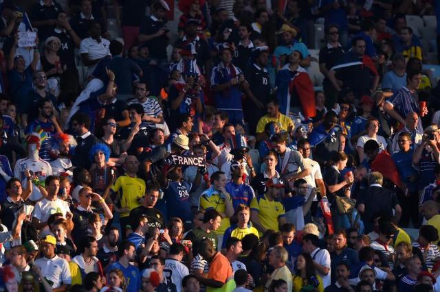 Novidade no Gre-Nal, setor para torcida mista é raro em clássicos pelo mundo