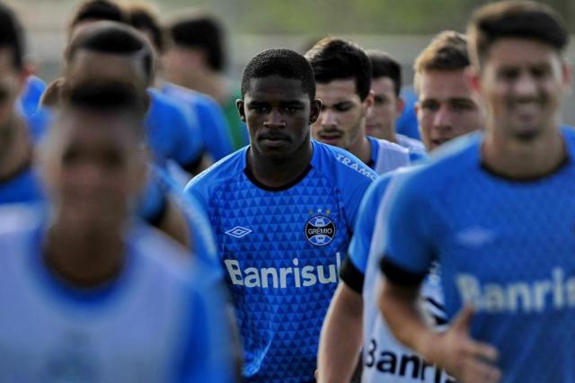 Mamute só espera definição do salário para deixar o Grêmio
