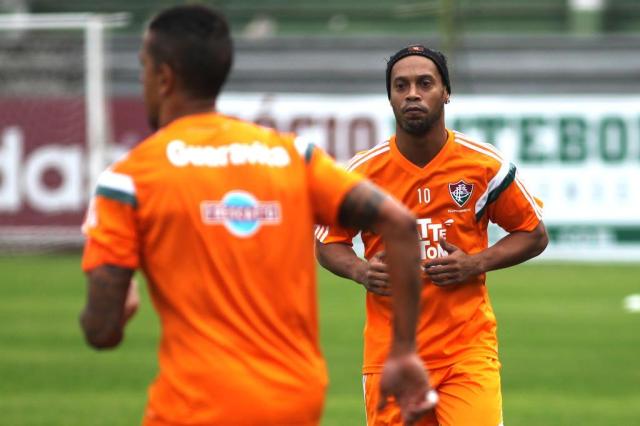 Com Ronaldinho entre os titulares, Enderson define Fluminense para enfrentar o Grêmio