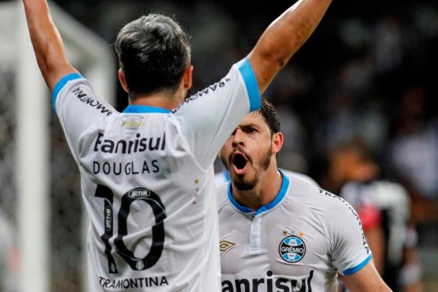 Douglas credita crescimento do Grêmio a Roger: Agora todo mundo corre para o mesmo lado