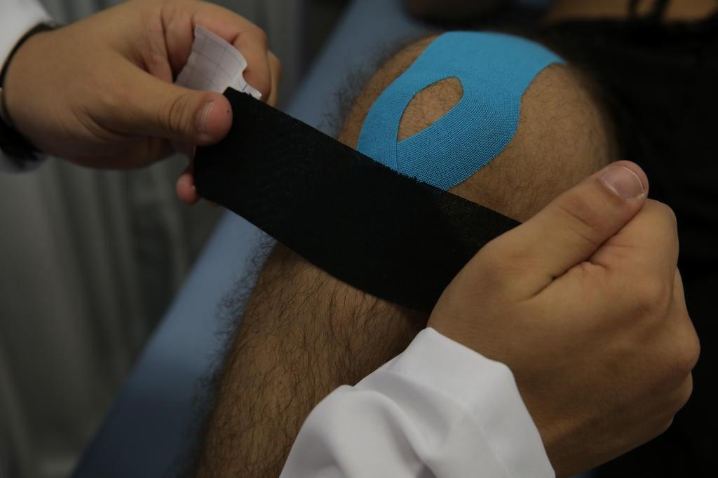Para que serve a bandagem esportiva, opção que alivia dores e trabalha articulações de atletas Tadeu Vilani/Agencia RBS