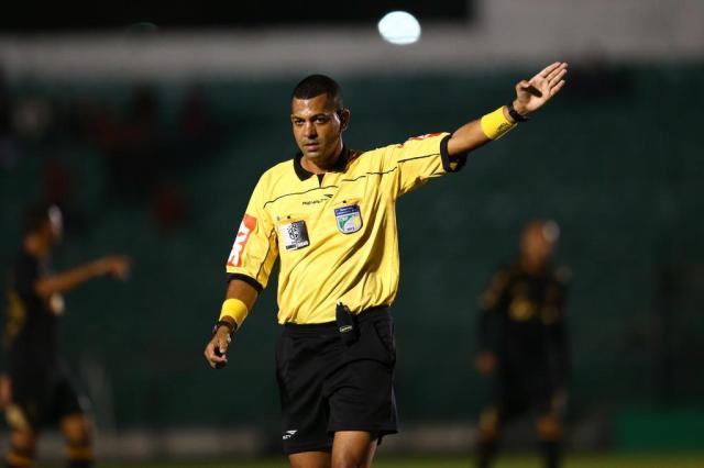Árbitro polêmico apitará a semifinal entre Grêmio e Cruzeiro