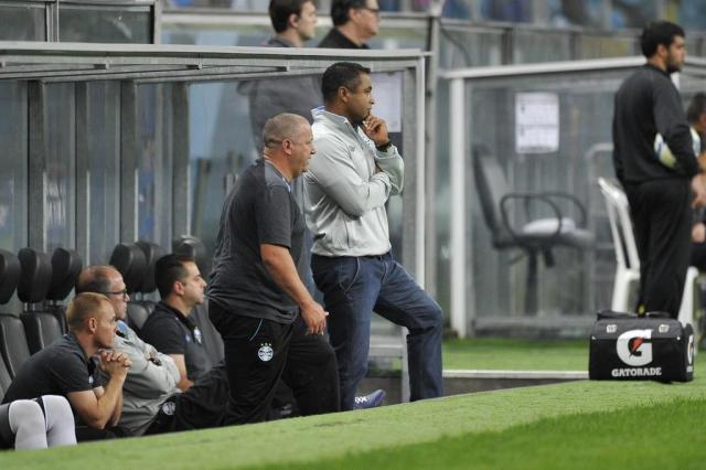 Roger define objetivo do Grêmio: Se desistirmos do título, perdemos força na reta final