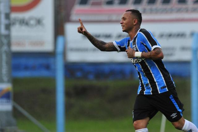 Diogo Olivier: o atacante que o Grêmio procura está em casa