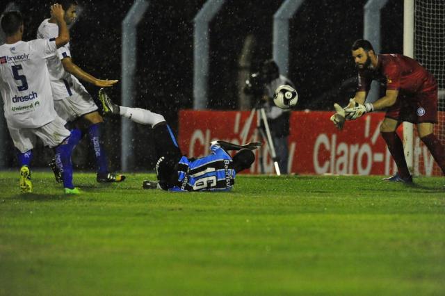 Wianey Carlet: Lincoln e Everton são os garotos de ouro do Grêmio