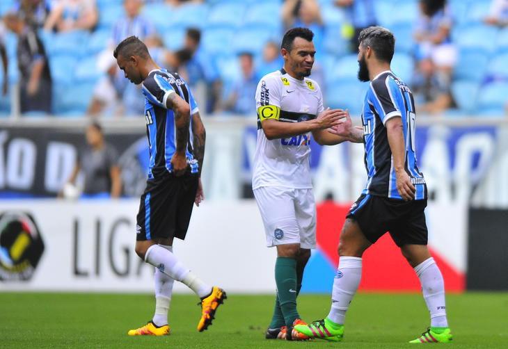 Jogadores valorizam solidez defensiva do Grêmio em vitória sobre Coritiba