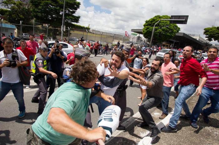 Resultado de imagem para conflitos de rua
