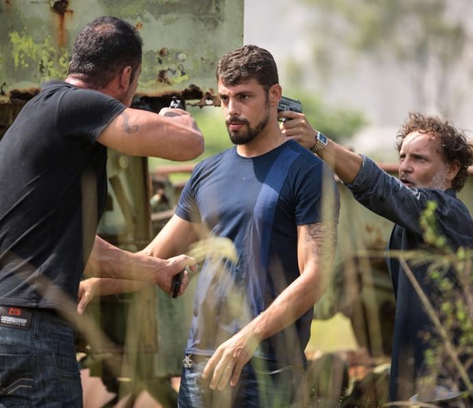 Foto: Cauã Reymond e elenco de 'A Regra do Jogo' gravam em pleno