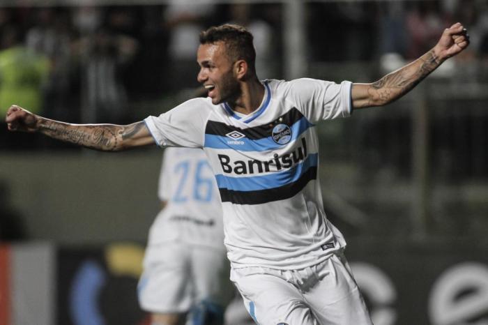 Belo Horizonte - MG 26/05/2016 - BRASILEIRO A 2016 - Atletico-MG x Gremio -  Luan,jogador do Gremio durante partida no Independencia. Foto: Thomas  Santos/AGIF (via AP Stock Photo - Alamy