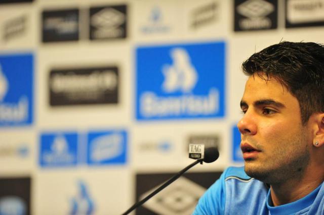 Com aval do Grêmio, Henrique Almeida negocia retorno ao Coritiba