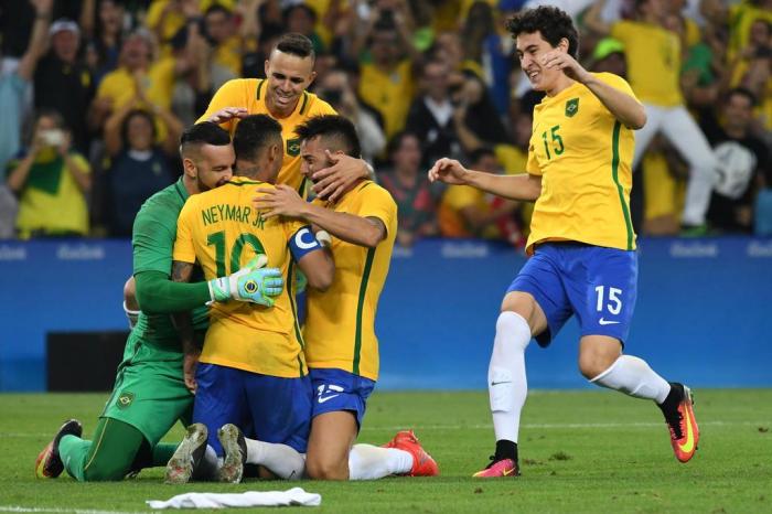 Brasil vence Alemanha e conquista primeiro ouro olímpico do futebol