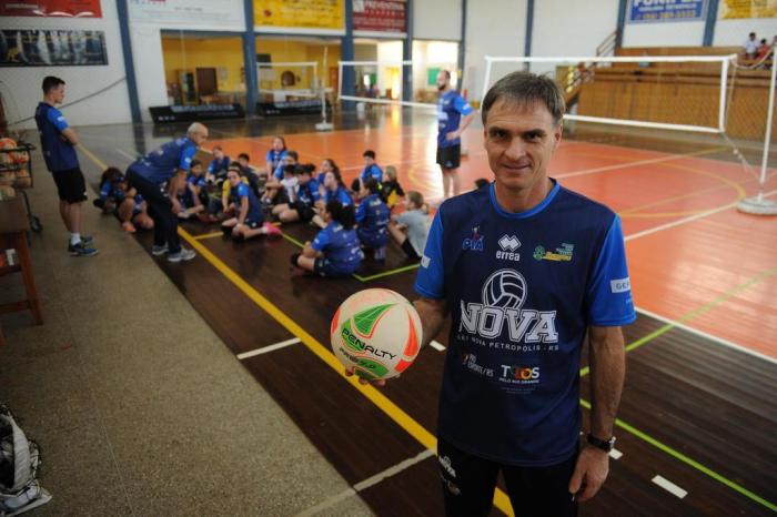 Vôlei Nova Petrópolis perde uma e ganha outra no Estadual infantil