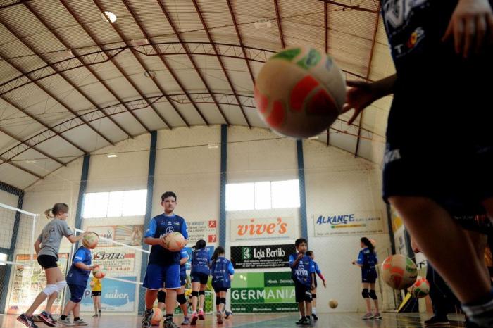 Vôlei Nova Petrópolis perde uma e ganha outra no Estadual infantil