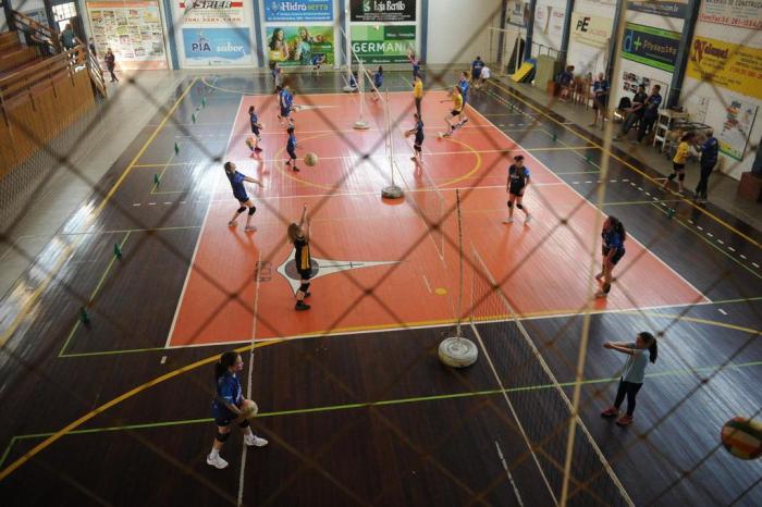 Vôlei Nova Petrópolis perde uma e ganha outra no Estadual infantil