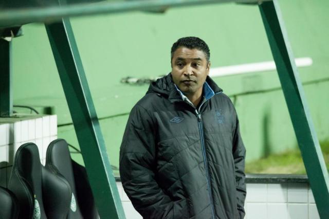 Roger lamenta goleada: Errei. A responsabilidade é toda minha