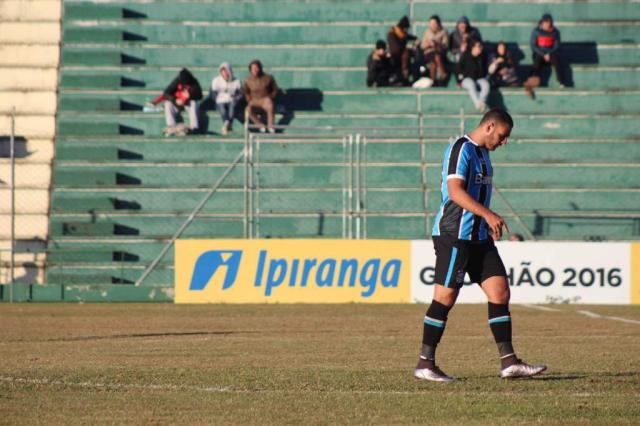 Promessa deixa a base pela segunda vez, e Grêmio vai à Justiça