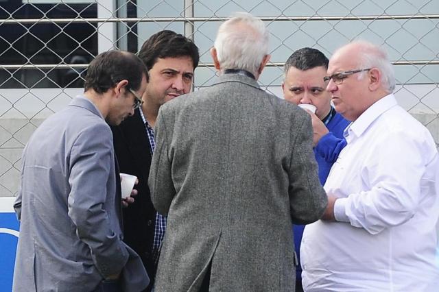 Conversa vazada do WhatsApp deve derrubar diretor do Grêmio