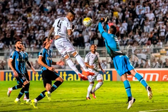 Em 2016, Grêmio sofreu 46 dos gols na bola aérea