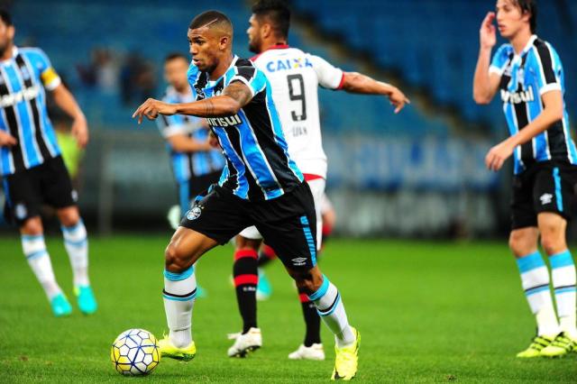 Nos pênaltis, Grêmio supera Atlético-PR e avança na Copa do Brasil