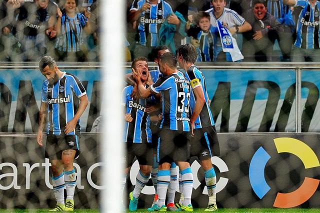 Se a gente caprichasse teria feito mais, diz Douglas após vitória sobre o Palmeiras