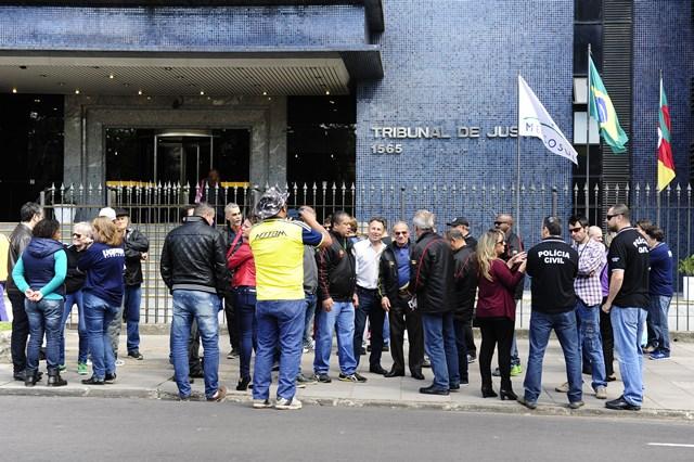 Servidores da segurança cobram da Justiça pagamento integral de salários Ronaldo Bernardi / Agência RBS/Agência RBS