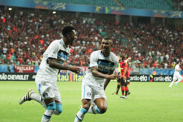 Jaílson e Douglas se destacam em vitória do Grêmio