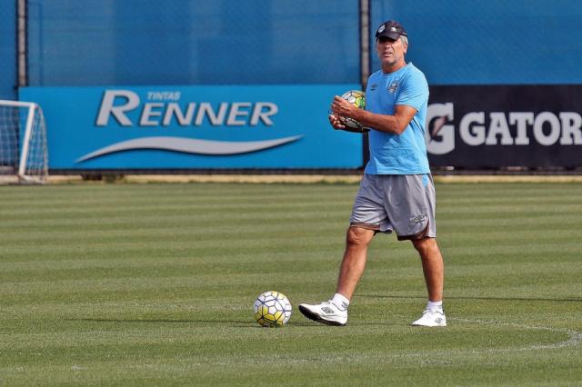 Grêmio pode ter até seis mudanças no time para encarar o Atlético-PR
