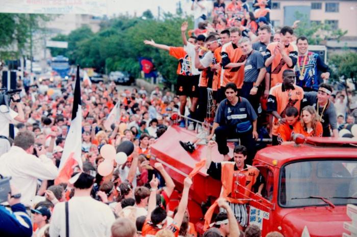 Os patrocinadores e os fãs: a nova fronteira no futebol brasileiro - Lance!