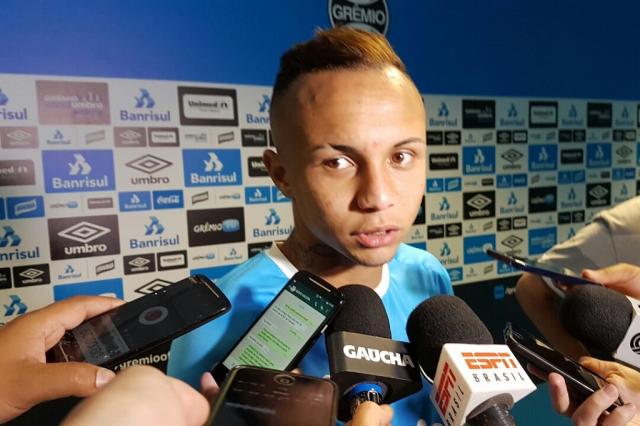 Everton afirma que Renato ainda não decidiu escalação do Grêmio para Gre-Nal 411