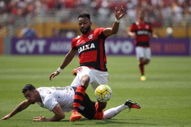 Com contrato próximo do fim, Fernandinho revela desejo de permanecer no Flamengo