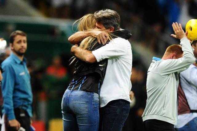 Grêmio espera apenas multa por invasão de campo de Carol Portaluppi