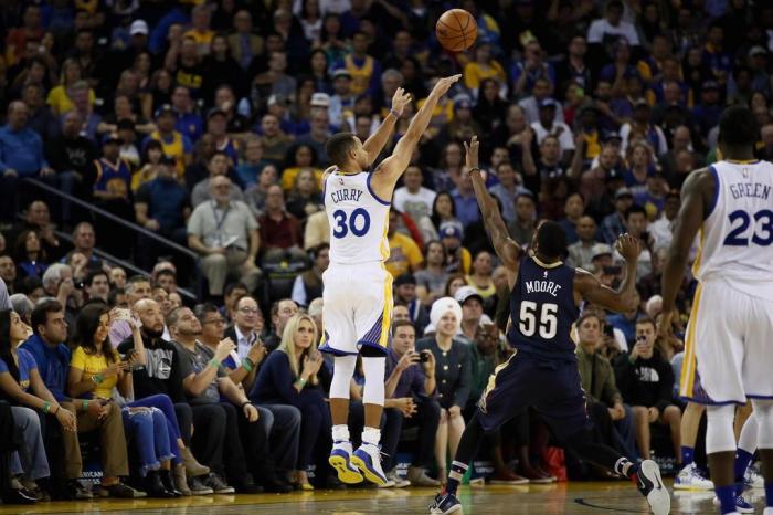 Stephen Curry quebra recorde e se torna o jogador com mais cestas de três  na história da NBA