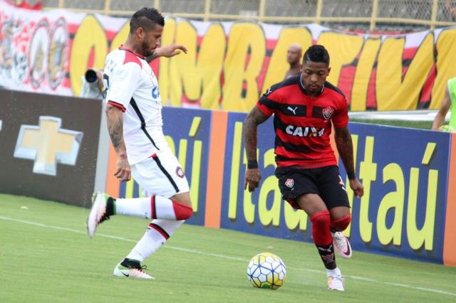 Vitória aguarda empresário de Marinho para ouvir oferta do Grêmio