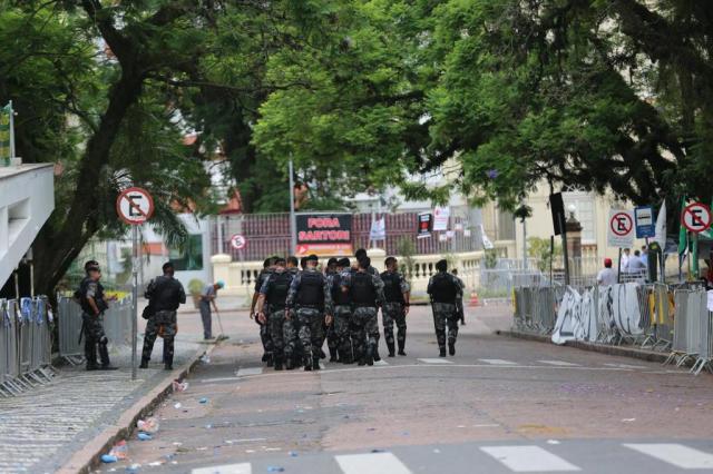Após dia de confronto, BM mantém reforço na segurança da Assembleia Tadeu Vilani/Agencia RBS