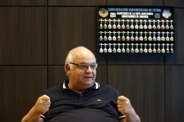 Romildo revela que contrato de Douglas não tem cláusula de renovação automática