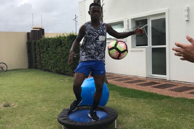 Lincoln diz estar com cabeça no Grêmio e preparado para assumir a camisa 10 se Douglas sair