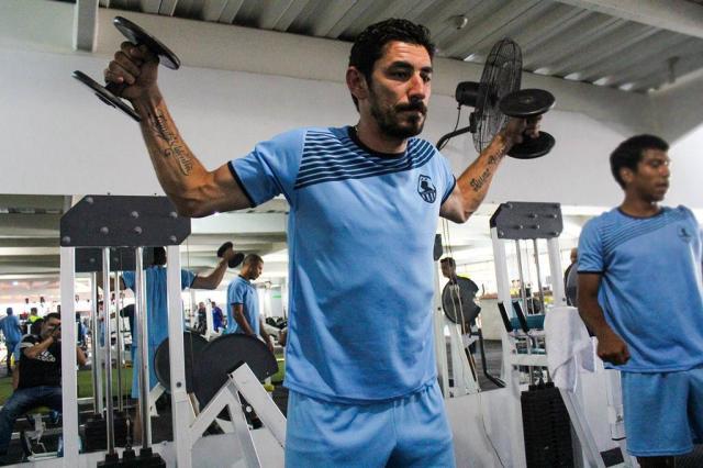 A pouco mais de 50 dias da Libertadores, adversários do Grêmio buscam os últimos reforços