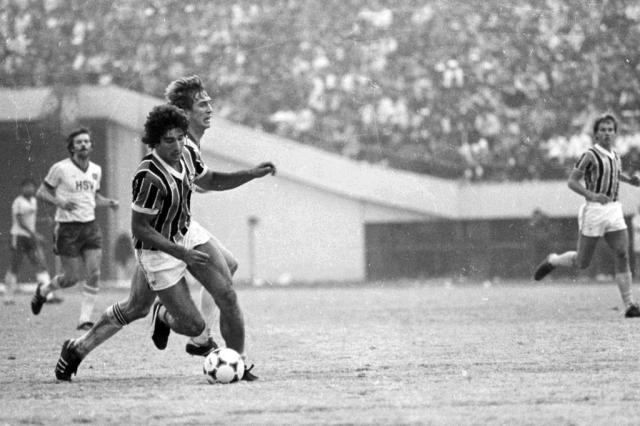 A Fifa tem que se preocupar em conter a corrupção dentro da casa dela, rebate Renato Portaluppi