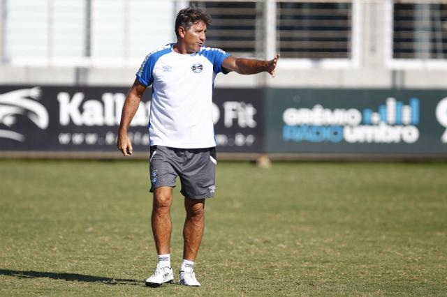 Pedro Ernesto: De uma hora para outra, os treinos se fecharam para os repórteres na Arena