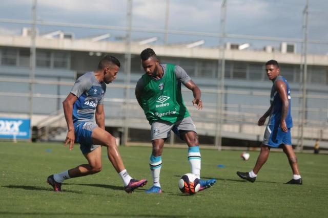 Lesões dão nova chance para Fernandinho no ataque