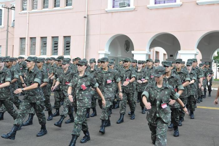 Sabrina visita a AMAN e conhece a rotina das mulheres do Exército