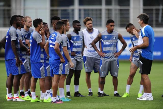 À espera de uma atuação mais sólida