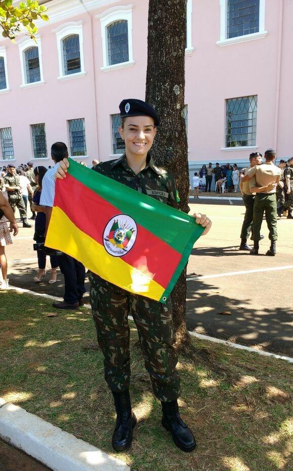 Sabrina visita a AMAN e conhece a rotina das mulheres do Exército